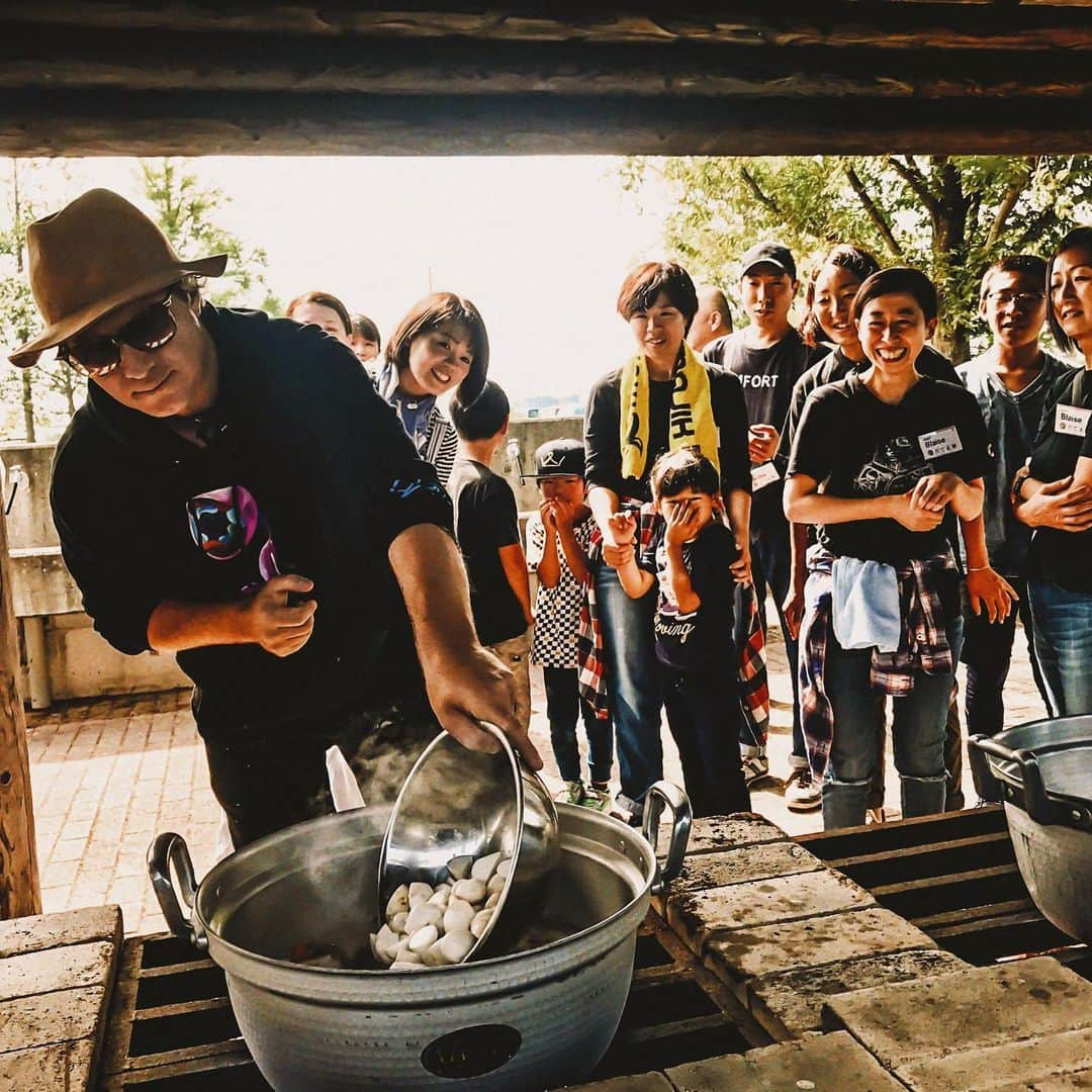 ブレイズ・プラントのインスタグラム：「It’s always about #sharing your #life with #people .  It’s a pretty cool world. 🌎 #だてまさゆめ #monkeymajik #いもにかい」