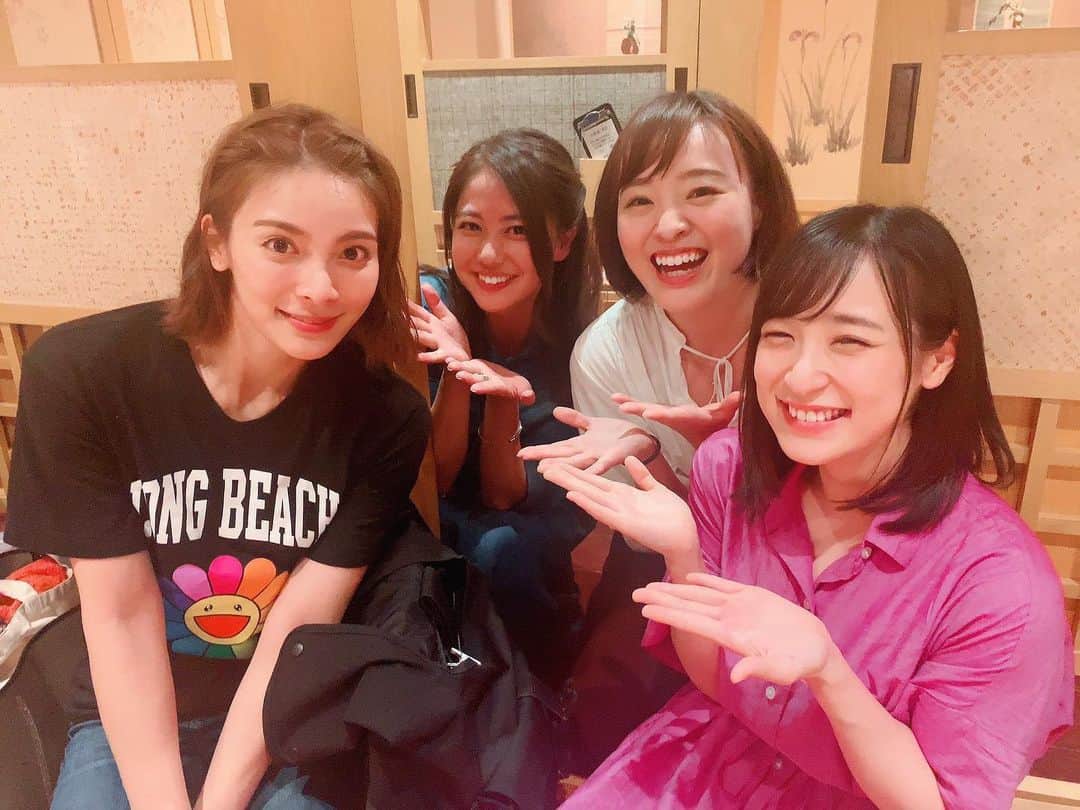 中崎絵梨奈さんのインスタグラム写真 - (中崎絵梨奈Instagram)「#スカッとジャパン 見て頂けたでしょうか？？😈 秋元才加さんのビンタ最高に #スカッと しましたね！🤣🤣 #イヤミ課長 シリーズ大好きなので出演できてとっても幸せでした！  秋元さんバスケ好きでいつかご一緒したいと思っていたので今回ご一緒できて嬉しかったです😭 W杯中だったので空き時間に一緒に #akatsukifive 見たりしてました、、、 お写真も撮って頂いて嬉しい.. ありがとうございました！！ #Bリーグ  #Bリーグ観戦 #bleague #バスケ #バスケットボール #スポーツ観戦女子 #バスケ好きな人と繋がりたい #スポーツ観戦 #バスケ女子 #japan #basketball #スポーツ #sports #アイドル #チャビネス #Chubbiness #中崎絵梨奈 #ぷに子」9月30日 22時40分 - chu_erina