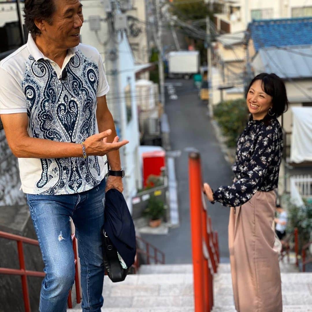西岡徳馬のインスタグラム：「君の名は❣️ 須賀神社階段で櫻井淳子さんと！オンエア決まりましたら発表します❣️」