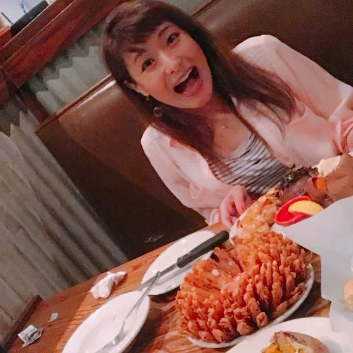 高橋麻美さんのインスタグラム写真 - (高橋麻美Instagram)「グアムで食べためちゃでかフライドオニオン✨ 塊のまんま揚げられてる😳  品プリの中にも食べられるところあるよ^ ^  大き過ぎるけどめちゃくちゃ美味しい😍  #onion#fried#guam#dinner#gourmet」9月30日 22時56分 - charmy421