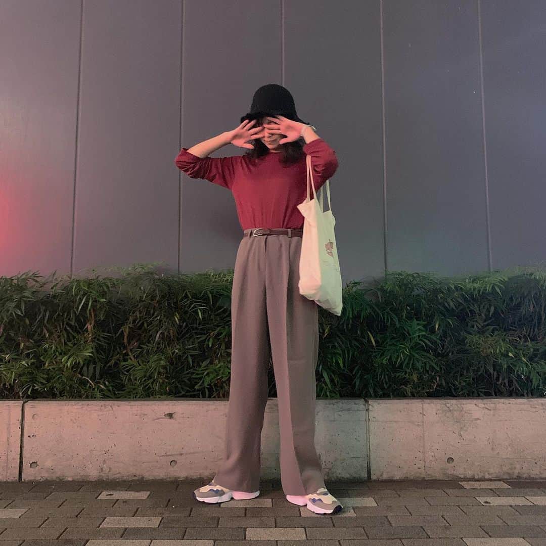 前田亜美のインスタグラム：「. . 増税前のお買い物。. . 皆さんは何か買いましたかー？？. 増税前クーポン10％offみたいなのがたくさんあったから消費税あがる前にそのクーポン使ってお得な買い物出来たので満足です。. .. . 明日、10月1日からは『自動車税が下がります』朗報ですよ！！！！！私、ポスターのイメージガールやらせていただいてます！. . . .  そして、久しぶりの私服( ´ ` *). . スラックスは新しいの♡ @hotping_japan . . bagはピーターパンに出てくるマイケル・ダーリングYou can fly🐻. . スニーカー は #adidas  #HOTPING」