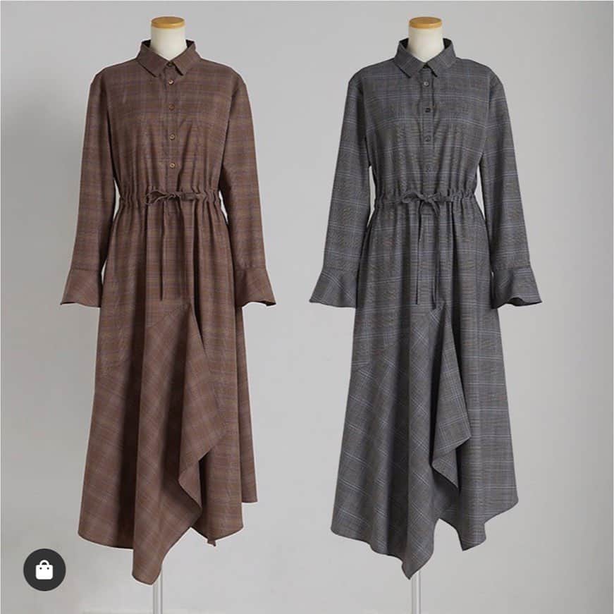 佐々木希さんのインスタグラム写真 - (佐々木希Instagram)「同素材の別布を縫い付けているので、スカートの裾が歩いた時に特に綺麗です。 ベルトは一癖あるデザインに！  この写真では、ベルトしてて見えないのですが、ワンピース、紐でキュッとするタイプです！  #iNtimite#AW」9月30日 23時03分 - nozomisasaki_official