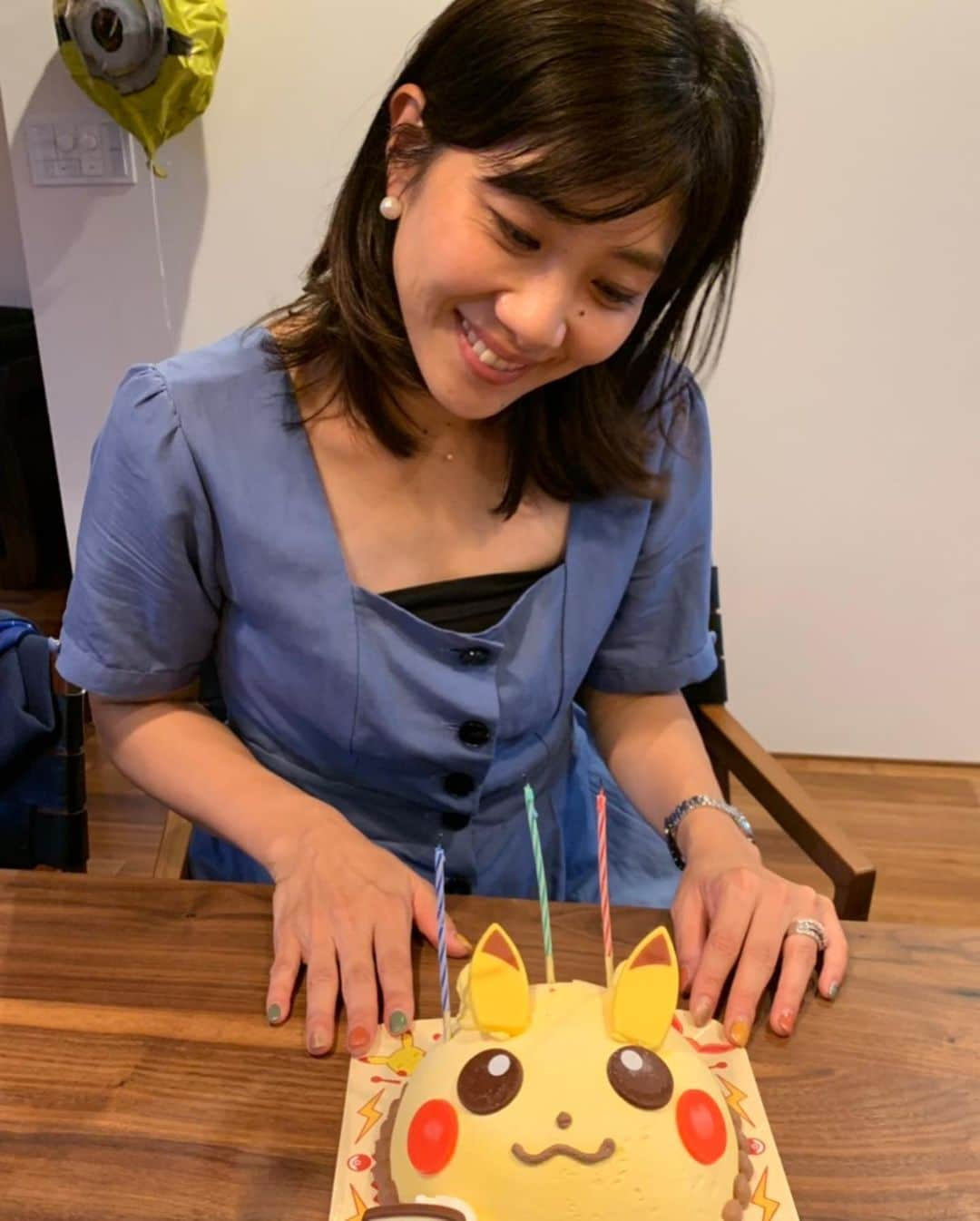 潮田玲子さんのインスタグラム写真 - (潮田玲子Instagram)「お誕生日を迎えました🎉 歳を重ねたことの喜びはもうないけど😅笑 やはり母へ産んでくれたことへの感謝の気持ちはこの日こそ強く想います🙇‍♂️🙇‍♂️🙇‍♂️ チビ達の存在が私の全てで、私の原動力そして私の宝です💓 この子達の為にも家族のためにも健康第一に母ちゃん頑張ります😍❤️ #お誕生日 #36歳になりました #10年前より #いまの自分の方が好き #そう思えるのは幸せ #ここからはますます #どう歳を重ねるかが重要だよね #皆さんいつも #ありがとうございます💓」9月30日 23時12分 - reikoshiota_official