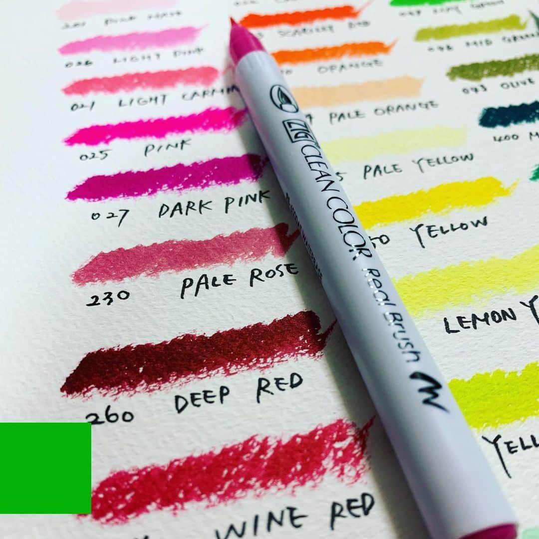 Kuretakeさんのインスタグラム写真 - (KuretakeInstagram)「ZIG CLEAN COLOR Real Brush is a brush type color pen. It has an excellent brush hair collectivity and it's very easy to write. There are in total 90 colors for a wide range of creations.  The ink is water-based dye, which is easily soluble in water. So you can try color blending and gradations with a blender pen or water brush.  Enjoy lettering, brush calligraphy, watercolor art, bullet journals and more with your imaginations 😊  ZIG CLEAN COLOR Real Brush は、穂先もまとまりやすく書きやすい、 毛筆タイプのカラーブラッシュペンです。カラーは全90色と色数も豊富で幅広い用途に使えます。 水性の染料インクのタイプなので、水にも溶けやすい性質です。ブレンダーペンや、水筆ぺんで、色のぼかしや、グラデーションも楽しめます。 レタリングや、ブラッシュカリグラフィーはもちろん、水彩アートや、バレットジャーナルなどにも楽しめます。 #ZIG #cleancolor #realbrush #watercolor #kuretake #クリーンカラーリアルブラッシュ #リアルブラッシュ #brush #lettering #bulletjournal  #バレットジャーナル」9月30日 23時18分 - kuretakejapan
