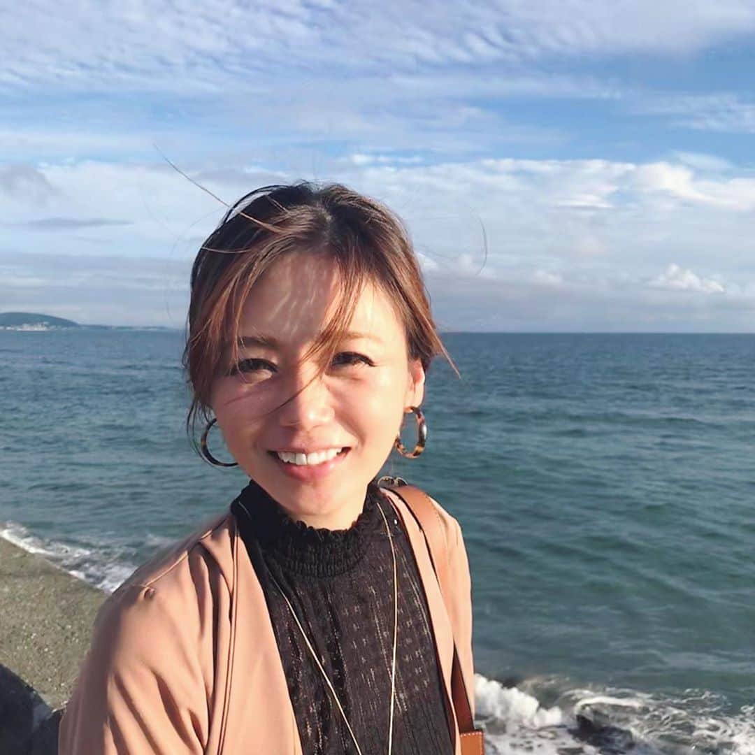 築山可奈さんのインスタグラム写真 築山可奈instagram 海とわたし 張り切って秋服で行ったのに汗だく からの風強くて髪の毛ボサボサw 昔から海が大好き 広島の海が懐かしい 海 風強い 髪ボサボサ 不意打ちブス 9月30日 23時25分 Kana Tsukiyama