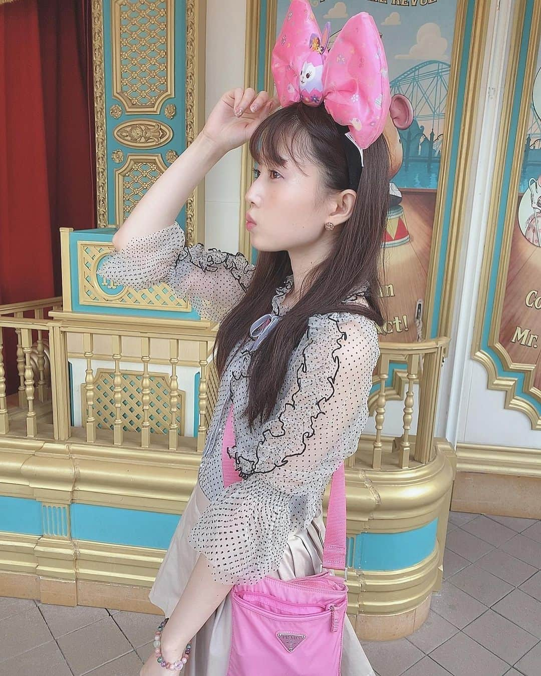 増澤璃凜子さんのインスタグラム写真 - (増澤璃凜子Instagram)「夢の国で  @lilienroom コーデ💗💗 繭さんがくれた香港限定のカチューシャが ピンクだったからピンク×ベージュで合わせた🐰 . Lilien Roomのお洋服は フォトジェニックなお洋服が多いから 本当におすすめよ。新作も出るし これらもネットやラフォーレで買えるよ♡ . 久しぶりに行けて嬉しかった〜！！ フロリダぶりに(約10年前)に ソアリン乗れて本当によかった😭  #tokyodisneysea #ディズニーコーデ #りりこふく #tops #culotte #lilienroom #bag #prada #sneakers #nike #socks #tutuanna」9月30日 23時43分 - ririkomasuzawa