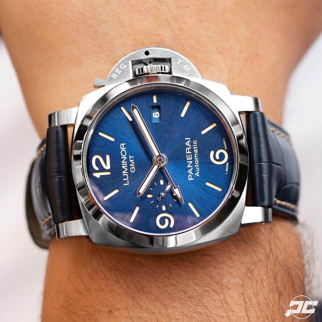 パネライのインスタグラム：「The blue dial of the #Panerai #PAM1033 up close and personal. This piece is a 44mm Luminor Marina GMT. Retail $8,800 #paneraicentral」