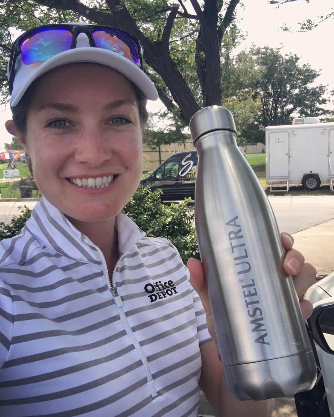 アレハンドラ・ジャネサのインスタグラム：「Feliz lunes! Vamos con todo 👊 #siemprefit - #nuncainfit 💪😁 @amstelultra #challengerteam #happymonday」