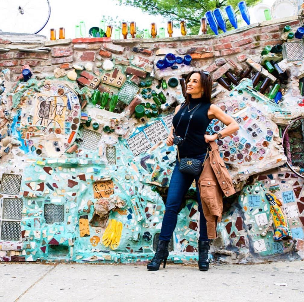 リサ・アンさんのインスタグラム写真 - (リサ・アンInstagram)「Monday is that perfect fresh start to the week to remind us all to get at it! ✨Be productive while we make & enjoy moments. This was from the @phillymagicgardens It’s all about #thingsididintheoffseason & a little #mondaymotivation ⭐️」10月1日 1時37分 - thereallisaann