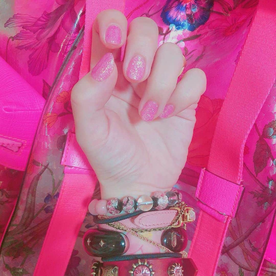 大森靖子さんのインスタグラム写真 - (大森靖子Instagram)「親指の付け根が卑猥 シンプルにピンク食らわすの爪。時捲」10月1日 1時52分 - omorimori