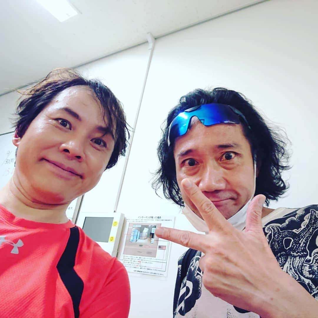 置鮎龍太郎さんのインスタグラム写真 - (置鮎龍太郎Instagram)「3日目も有り難うございました♪  樽くんに変わって初日を迎えた #羽村 さん♪  この後 #声優と夜あそび  しに行った、#江口拓也 くん。  私が物販に行く前に楽屋に来てくれた #高杉くん = #木村良平 くん。  そして、リュウセイ！= #三木眞 んんんん♪  皆々様、ご来場有り難うございました(^^ゞ  #ヘロQ #菊花大作戦」10月1日 2時12分 - chikichikiko