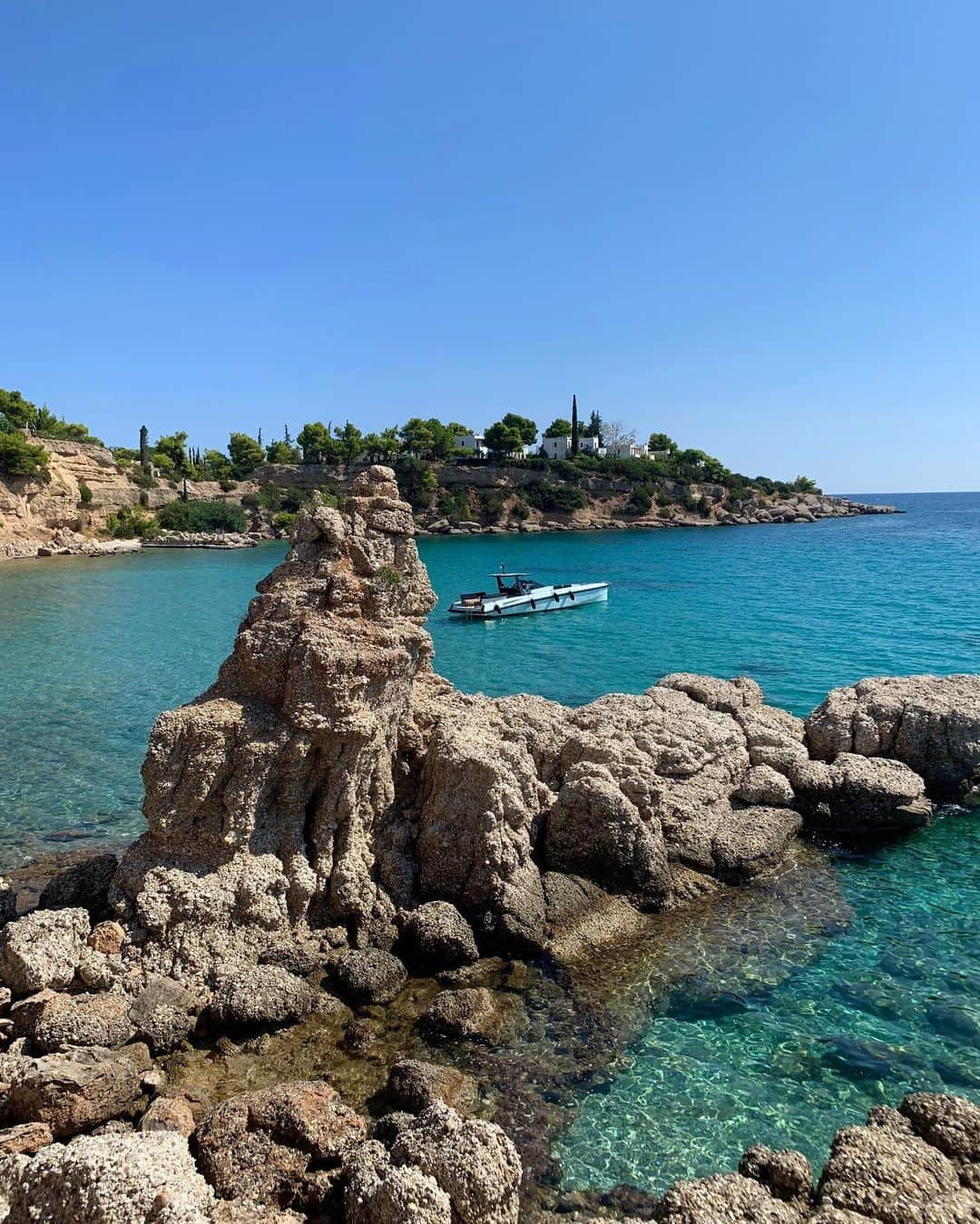 ヴィクトリア・ヴァルガさんのインスタグラム写真 - (ヴィクトリア・ヴァルガInstagram)「MEMORIES of our 4 day romantic getaway.🥰🇬🇷 ...Last bit of summer. . . #vikyvarga #hydra #spetses #aman #amazoe #mykonos #greece #travel #beach #model #bikinigirls #picoftheday #greekislands #santorini #natur #capri #positano #salento #puglia #instagood #photooftheday #model #bikinigirls #pellè #travelgram #vacation #mondaymotivation #abs #bodypositive #monday」10月1日 2時12分 - vikyvarga