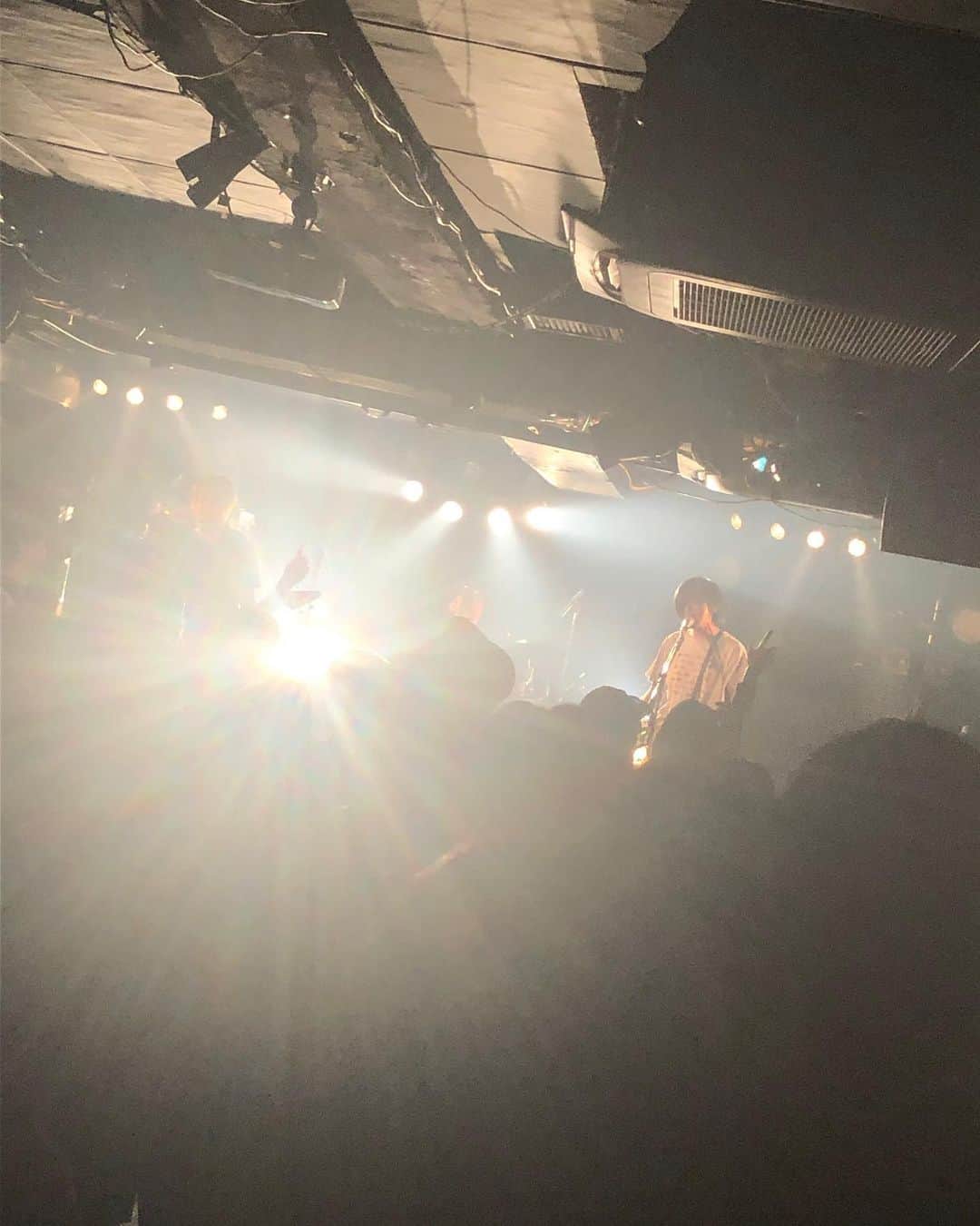 吉澤響のインスタグラム：「9/29はwash? 観てきた。ほんとにかっこいいバンドだなぁ。 大さんのギターの音はいつも「しっかり届く」から好き。音がデカいって意味じゃなくて。いや、音はデカいんだけど笑」