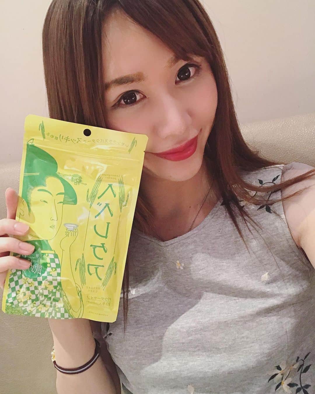 のインスタグラム：「.﻿ .﻿ .﻿ . これがあれば﻿ . 飲みすぎちゃった #二日酔い ﻿ . の次の日も安心っ🍺✨﻿ .﻿ . #ヘベレケア #heberecare﻿ . 10/1(火)発売でーす🥰﻿ .﻿ . #レモングラス の風味🍋で﻿ . #爽やか で #水無で飲める 🥺💓﻿ .﻿ . これから流行りそうー😊✨﻿ . ﻿ . . . ______________________________ ✍🏻 . #PR﻿ . #新商品﻿ . #二日酔い対策﻿ . #二日酔い対策サプリ﻿ . #おすすめ」