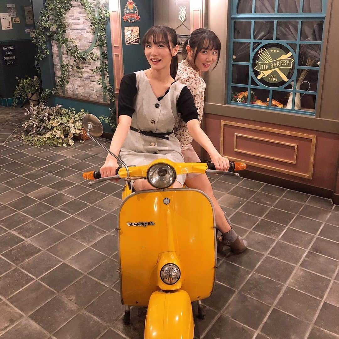 永山飛鳥さんのインスタグラム写真 - (永山飛鳥Instagram)「こんな可愛いスクーターほしいな🛵🛵 #フォトウェディング ＃スタジオルミナス東京 #luminous_tokyo_1st_anniversary #あすきょう ＃双子 ＃一卵性双生児 ＃アイドル」10月1日 11時56分 - asuka_nagayama