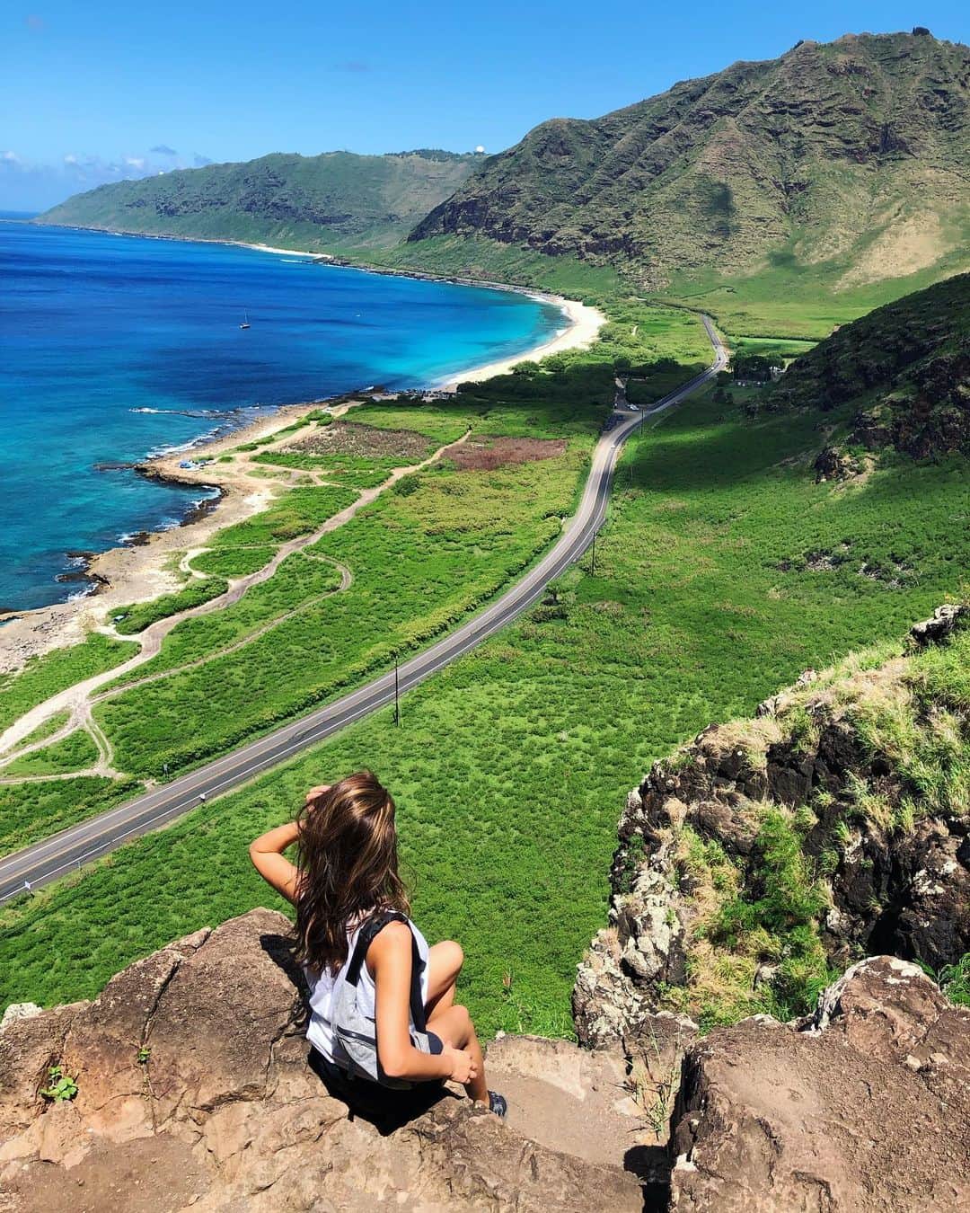 のインスタグラム：「A good hike is a great way to clear your mind, connect with nature and get in some exercise, especially when the weather is nice😊🌈 . . . . . #makua #makuacave #makuacavehike #westside #oahu #hikingadventures #travelgram #lululemon #hawaii #hawaiilife #ハイキング #ハワイ #オアフ」