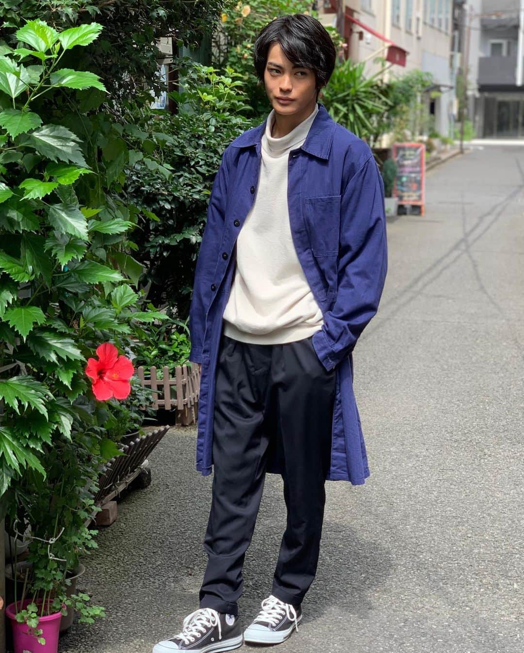 のインスタグラム：「. ‪＼✔️雑誌掲載情報📖／‬ ‪本日発売の雑誌「CLUSTER」に、朝倉光一を演じる #神尾楓珠 さんのインタビュー記事が掲載されています✨‬ ‪皆さんぜひチェックしてみてくださいね☺️‬ ‪写真は、CLUSTER撮影の時のオフショットです🎵‬ ‪#左ききのエレン‬ ‪#ドラマイズム‬ ‪#CLUSTER‬」