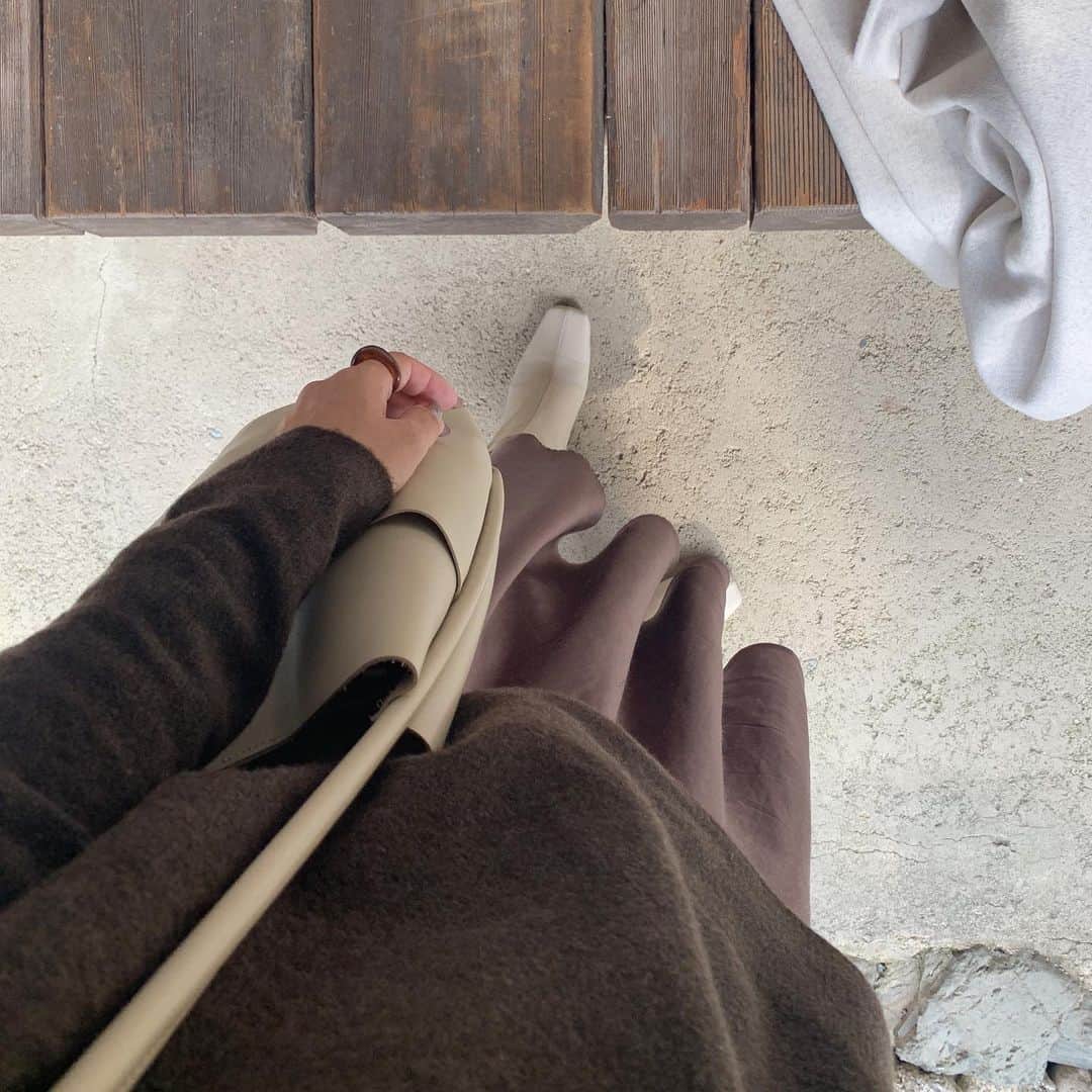 のインスタグラム：「🍂🍂 こげ茶alpaca🦙 skirtも相変わらずのローテーション🥰 #NUEbyas」