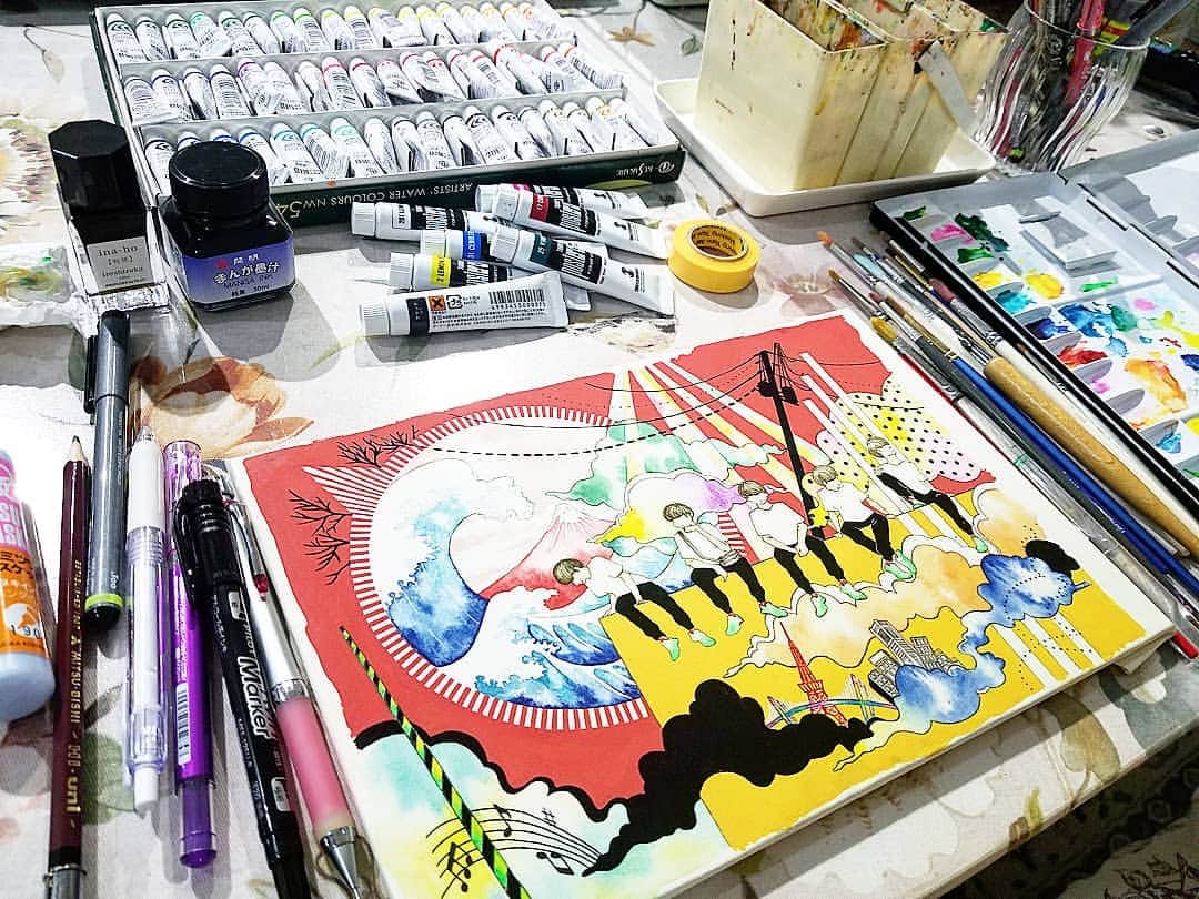 石関友梨のインスタグラム：「気晴らしに絵を描きました| ᐕ)☆ #水彩 #北斎 #雲 #和 #音楽 #光 #電線 #東京 #横浜 #過去と現在  #次回作は未来 #ゆりもり作 #趣味」