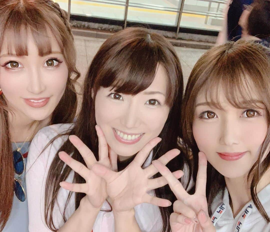 大槻ひびきさんのインスタグラム写真 - (大槻ひびきInstagram)「本当にあったゾゾッとする話し トークイベント👻 ぁみさんと女の子達の リアル怪談話が恐ろしすぎて ガクブルしながら聞いていました… 来てくれた皆さん本当にありがとう😭 #怖い話 #japan #秋葉原 #怪談」10月1日 13時10分 - yanhibi0221