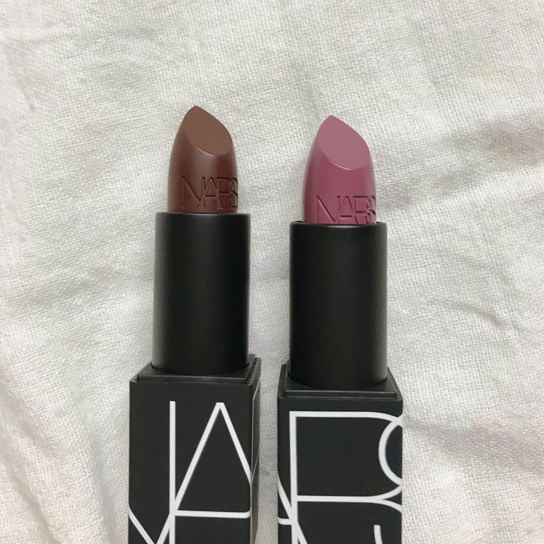 AMOさんのインスタグラム写真 - (AMOInstagram)「@narsissist マットなダークブラウン 2992番 シアーなグレープ 2946番 秋色だ〜 🌰🍇 増税前に なにか買うべきな気がして 昨日デパートに寄り道して 衝動買い💨 #amo_cosmetics」10月1日 13時21分 - amo_whale