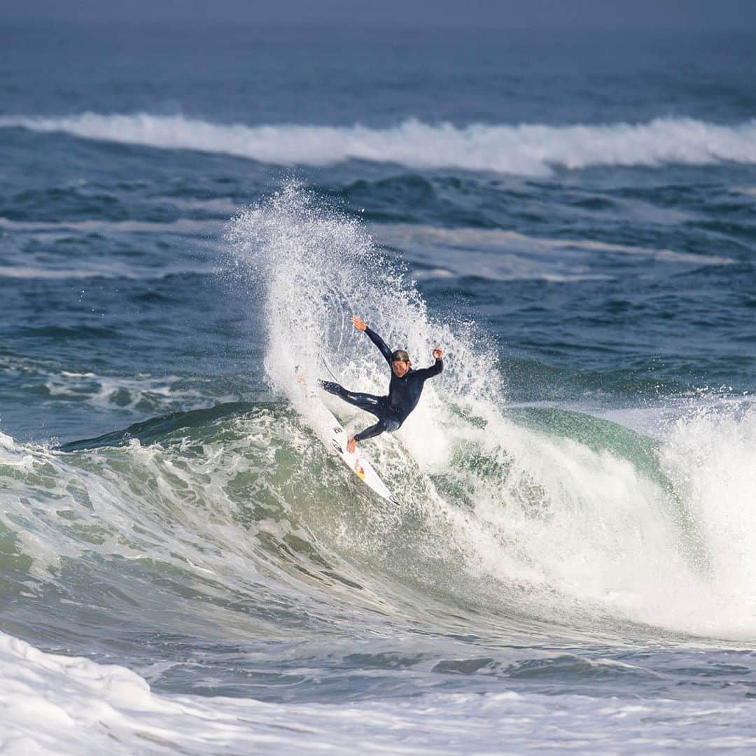 五十嵐カノアさんのインスタグラム写真 - (五十嵐カノアInstagram)「Back in France for the 9th event of the year 🙌🏽 straight into barrels all day. #QuikPro @badboyryry_」10月1日 4時40分 - kanoaigarashi