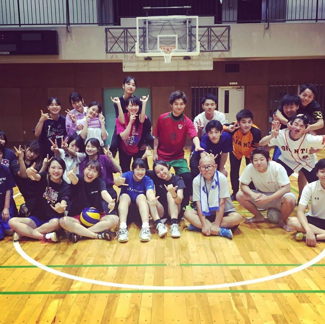東京スポーツ・レクリエーション専門学校さんのインスタグラム写真 - (東京スポーツ・レクリエーション専門学校Instagram)「こども保育スポーツ科の1年生が自分達で企画をして授業で球技大会。 講師の新井先生、後光が差しているように見えるのは気のせいでしょうか。  #いいえ気のせいではありません #東京スポーツレクリエーション専門学校 #こどもと関わる仕事 #幼児体操指導 #キッズスポーツインストラクター」10月1日 7時19分 - jikeitsr