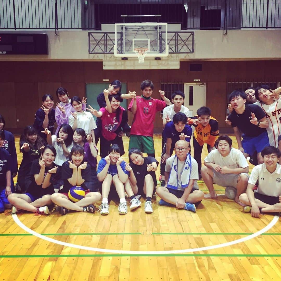 東京スポーツ・レクリエーション専門学校さんのインスタグラム写真 - (東京スポーツ・レクリエーション専門学校Instagram)「こども保育スポーツ科の1年生が自分達で企画をして授業で球技大会。 講師の新井先生、後光が差しているように見えるのは気のせいでしょうか。  #いいえ気のせいではありません #東京スポーツレクリエーション専門学校 #こどもと関わる仕事 #幼児体操指導 #キッズスポーツインストラクター」10月1日 7時19分 - jikeitsr