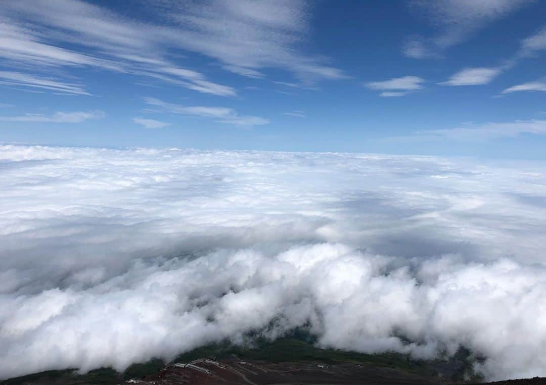 木村卓寛さんのインスタグラム写真 - (木村卓寛Instagram)「シーズンオフの富士山に登ってみました。 まあ特に何も起きませんが一緒に登ったみたいになってください。 通りの紹介は今回おやすみです。 #YouTube #富士山 #須走口 #仰々しいサムネイルすいません  https://youtu.be/_TBOxUEzfwc」10月1日 7時42分 - tenshinkimura