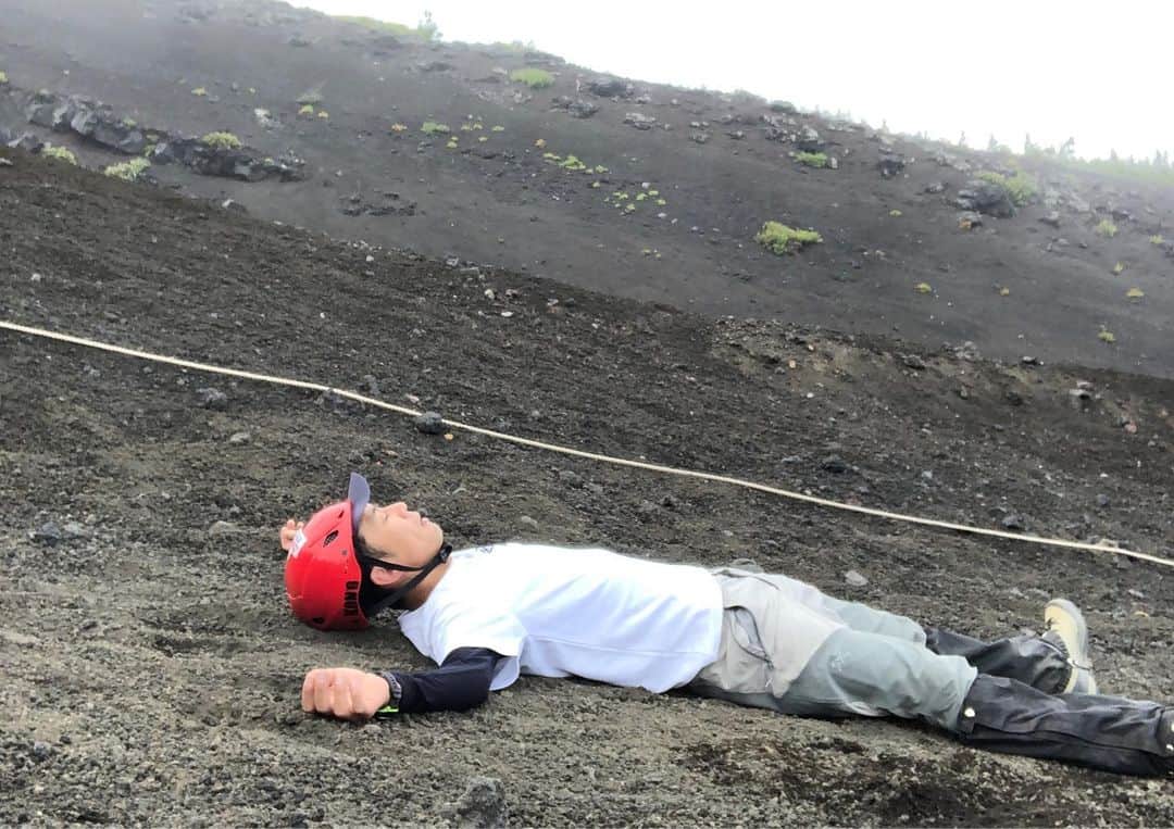 木村卓寛さんのインスタグラム写真 - (木村卓寛Instagram)「シーズンオフの富士山に登ってみました。 まあ特に何も起きませんが一緒に登ったみたいになってください。 通りの紹介は今回おやすみです。 #YouTube #富士山 #須走口 #仰々しいサムネイルすいません  https://youtu.be/_TBOxUEzfwc」10月1日 7時42分 - tenshinkimura
