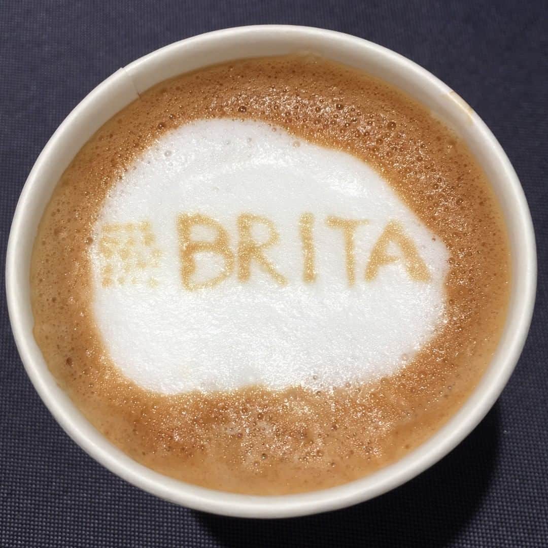 BRITA Japanのインスタグラム：「10日1日は「コーヒーの日」。BRITA の水でコーヒーを淹れると、苦味と酸味のバランスの良いまろやかな味が楽しめますよ。  #BRITA #どこでもブリタ #いつでもブリタ #fillandgo #fillandgoActive #MYBRITA #ブリタライフ #britalovers #マイボトル #コーヒー #コーヒーの日」