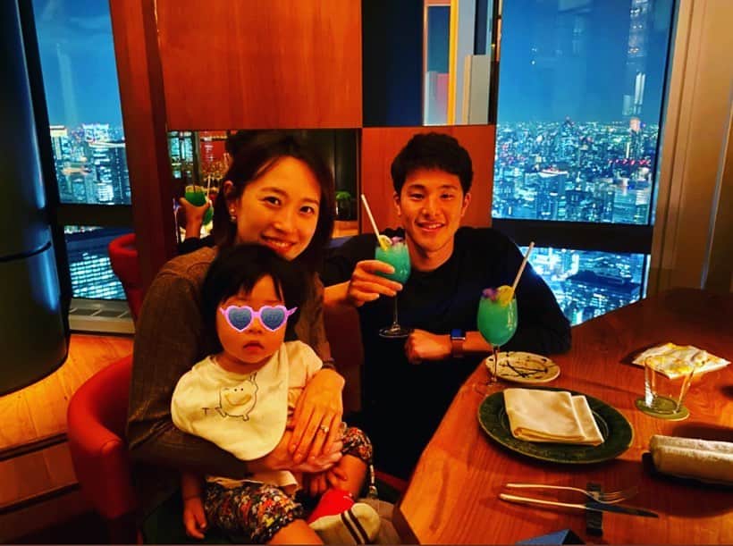 のインスタグラム：「💍❤️❤️ . . . . . Happy Wedding Anniversary 🍾 今日で結婚二周年になりました‼️ いつもありがとう😊  #aniversary #happy #thanks #wedding #andaztokyo」