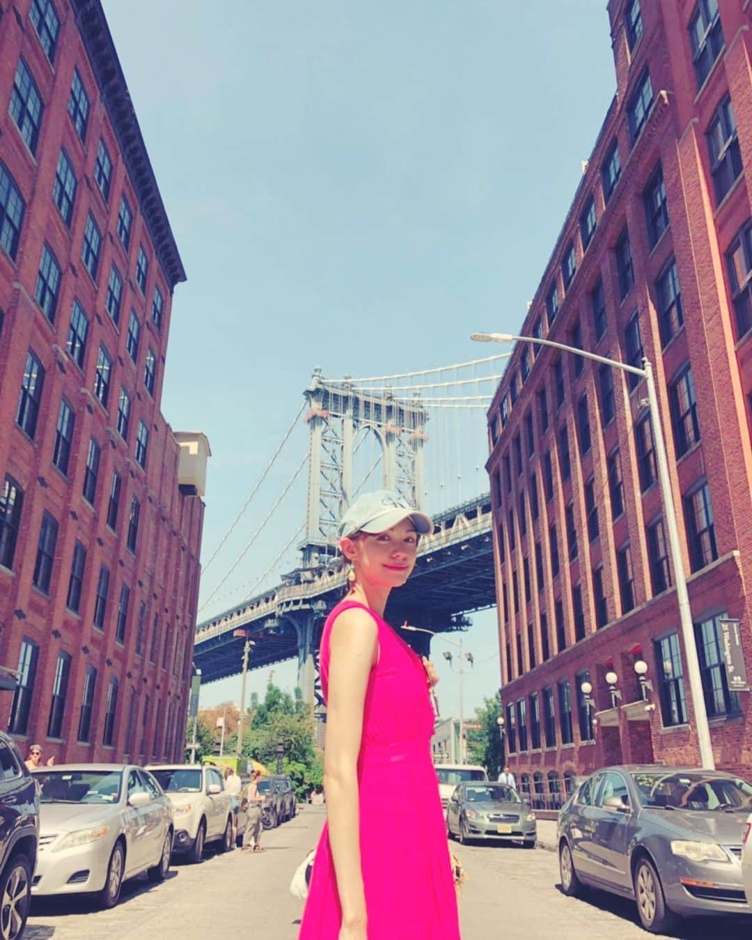 横山エリカさんのインスタグラム写真 - (横山エリカInstagram)「Me, Manhattan Bridge, and a bunch of other tourists taking the same picture🗽#perfectshot 😂 #brooklyn #dumbo #newyork #washingtonstreet #waterstreet #september」10月1日 10時09分 - erika0630