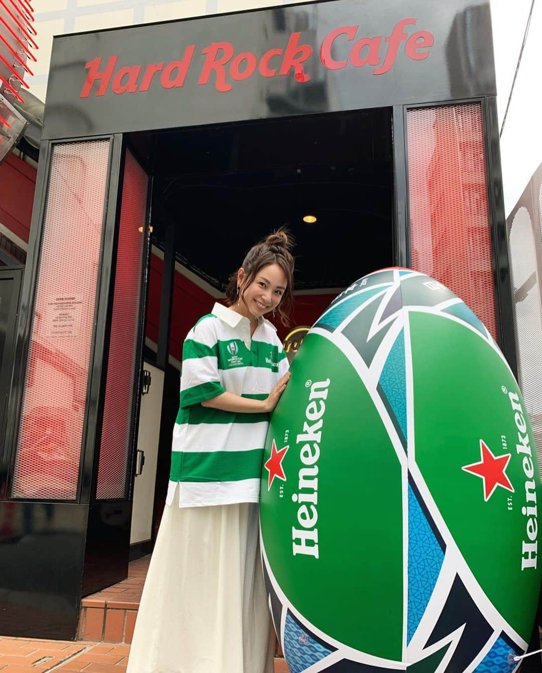 寺田有希さんのインスタグラム写真 - (寺田有希Instagram)「#rwc2019 日本🇯🇵vsアイルランド🇮🇪 …鳥肌が止まなかった(´；ω；`)🏉✨ ・ ・ やっと落ち着いて記事書いてます 正直、負けると思ってました 大差で負けてしまうと思ってました なのに…！！！！！！！！ ・ ・ ありがとう日本代表(´；ω；`)🏉✨ ありがとうラグビーの神さま(´；ω；`)🏉✨ ・ ・ 私は六本木ハードロックカフェでイベントでした🏉✨ 最高の瞬間を、みんなで一体となって応援できて…最高としか言えなかった(´；ω；`)🏉✨ ・ ・ ラグビーに関われて幸せだと思った ラグビーを好きになって幸せだと思った ・ ・ 悲願の決勝トーナメント進出へ！ みんなで応援を続けようー！！！📣🏉✨ ・ ・ #ラグビーワールドカップ2019  #ラグビー #rugby #ラグビー日本代表 #ラグ女 #ストリートラグビー #streetrugby #さあいこう  #おめでとう #最高 #寺田有希 #teradayuki」10月1日 10時38分 - terada_yuki