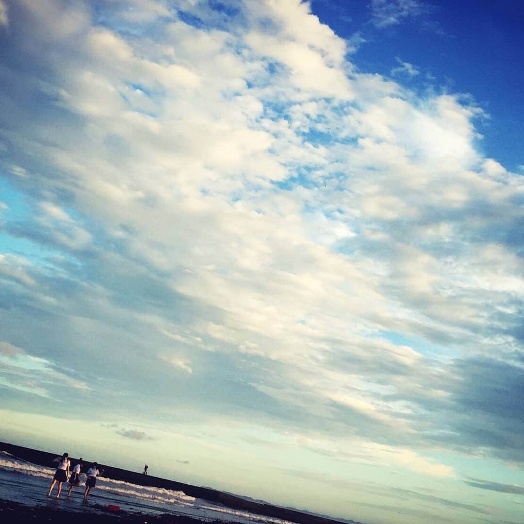 野中美希さんのインスタグラム写真 - (野中美希Instagram)「夕焼けは12期色🌇6年目もよろしくおねがいします。いつもありがとうございます！」10月1日 11時14分 - miki_nonaka.official