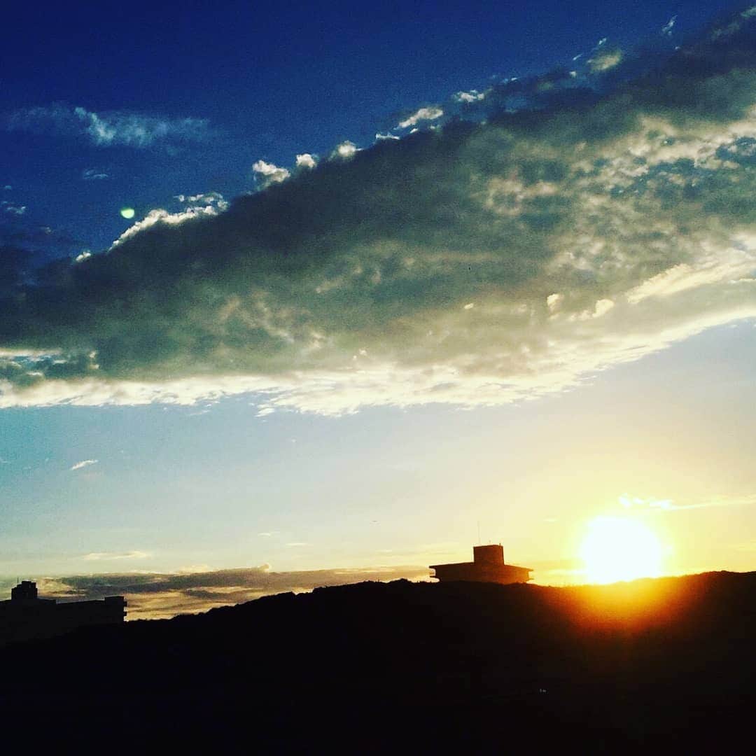 野中美希さんのインスタグラム写真 - (野中美希Instagram)「夕焼けは12期色🌇6年目もよろしくおねがいします。いつもありがとうございます！」10月1日 11時14分 - miki_nonaka.official