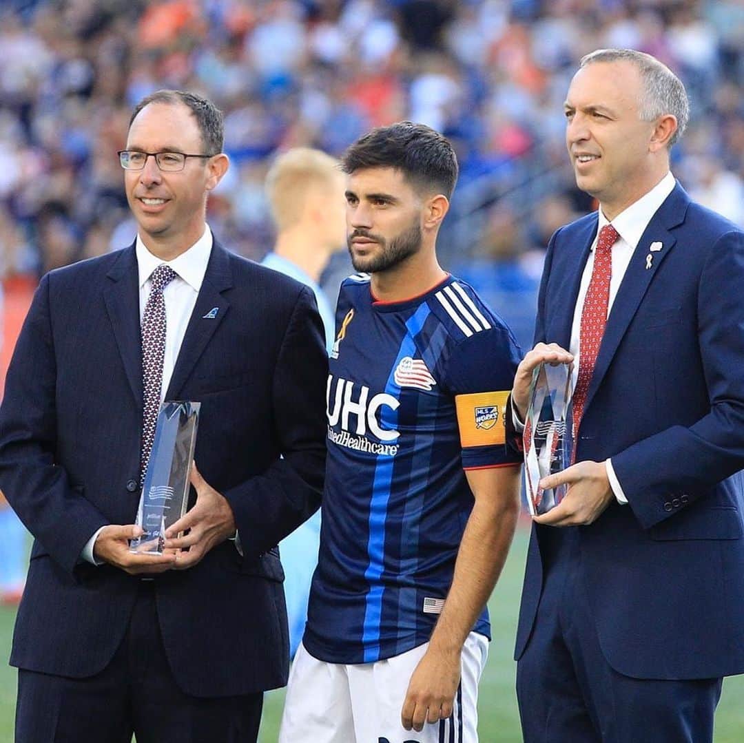 カルレス・ヒルのインスタグラム：「Gracias a todos los que me votaron y sobre todo a mis compañeros, juntos lo hemos conseguido! Thanks everyone! @nerevolution」