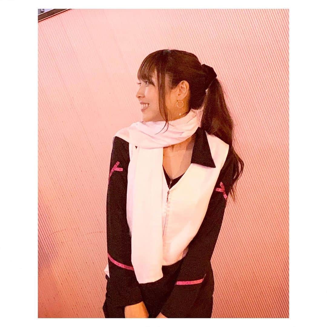小池ジョアンナのインスタグラム：「久々に、秋葉原でストリートライブ♪ _ 今回は、5年前のコミケ以来のコスプレでのストリートに挑戦してみました😆💞 _ YouTubeに #indeterminateuniverse  の歌ってみた動画もあげた、#ケムリクサ りんちゃんのコス🥰🌿 _ 沢山歌えて、みんなに会えて、本当に幸せな1日でした❤️ _ 忙しい中いつも応援に来てくれる皆様に感謝です🙏✨本当にありがとう。_ またのライブ告知をお楽しみに、、！♪ _ #秋葉原 #ストリートライブ  #小池ジョアンナ #singer #kemurikusa」