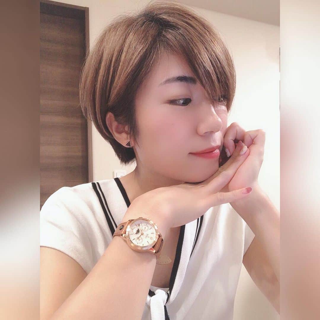 のインスタグラム：「今日から10月。 髪を切って気持ちもリフレッシュ💇‍♀️✨ 2019年下期、色々頑張りどころ。 * @loborjapan  クーポンコード【aly0904】で10%オフです(2020/9/3まで)✨ * #明日は楽しみにしてたラウンド⛳️💓 #準備できてないのにもう眠い #lobor #ロバー #腕時計 #時計 #手元倶楽部 #ゴルフ女子」