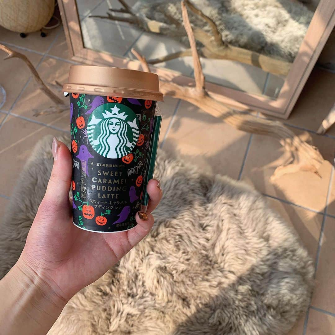 高田茉実さんのインスタグラム写真 - (高田茉実Instagram)「出張帰りに✈️ STARBUCKS®  SWEET CARAMEL PUDDING LATTE  #スターバックスチルドカップ #スウィートキャラメルプディングラテ  #エンジョイスターバックス #スターバックス #プロモーション」10月1日 21時21分 - __mamico