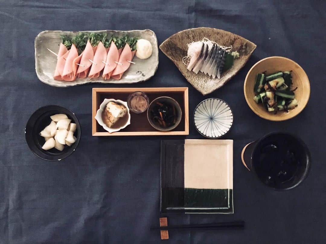 柏木作夢さんのインスタグラム写真 - (柏木作夢Instagram)「今夜はゆっくり家で晩酌🌙 つまみを用意してくれました 「居酒屋なぎさ」  #nagimeshi #foodporn #dinner #おうちごはん #晩酌セット」10月1日 21時24分 - samukashiwagi