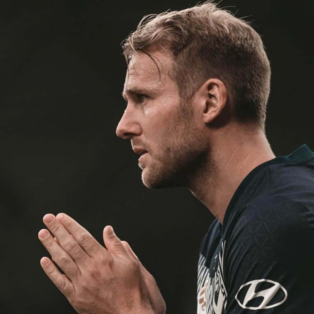 オラ・トイヴォネンのインスタグラム：「It’s an honour to be captain ©️ for a massive season ahead 🔵⚪️」