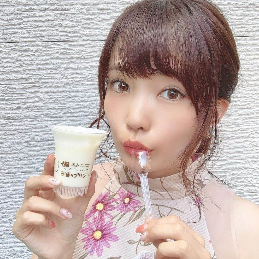 浅井麻里さんのインスタグラム写真 - (浅井麻里Instagram)「🥄🍮﻿ ﻿ プリン大好き❤️❤️﻿ ﻿ なめらか蒸しプリンで有名な﻿ 「西通りプリン」が、﻿ プレゼントキャンペーン実施中なんだって🍮﻿ ﻿ 「西通りプリン」公式Instagramを﻿ フォローした人の中から、﻿ 抽選で30名に﻿ 1万円分相当の商品をプレゼント🎁﻿ フォローして、プリンもらっちゃお💕😋﻿ ﻿ 抽選締切は10月20日24:00まで✨﻿ 詳細は【西通りプリン】の﻿ 公式Instagramをチェック✔️﻿ @nishidoripudding﻿ ﻿ 公式HP🍮﻿ https://www.nishi-puri.com/smartphone﻿ ﻿ ﻿ #西通りプリン#フォローしてプリン#プリン#sweets#お菓子#PR#pudding#おやつ」10月1日 22時01分 - mari_asai_625