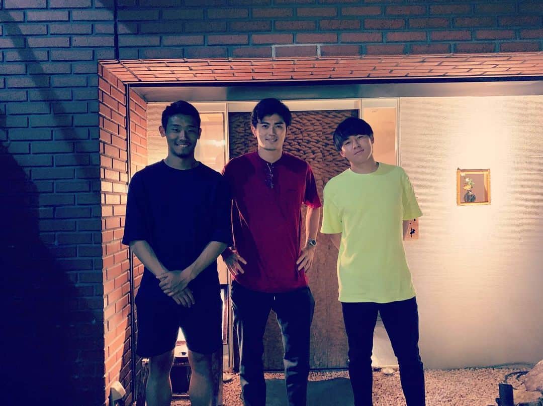 のインスタグラム：「. しょうごさんとヒデとお寿司に行ってきました🍣 とにかく美味しすぎました！！ 美味すぎてヒデは「うま〜、ウマー」としか言ってなかったです。。。 食リポのバリエーションないなぁ🤷‍♂️ 色んな話して盛り上がったしすごいいい時間を過ごせました🙆‍♂️ しょうごさんご馳走様でした！！ #川崎フロンターレ #frontale #谷口会 #車屋軍団と掛け持ち」