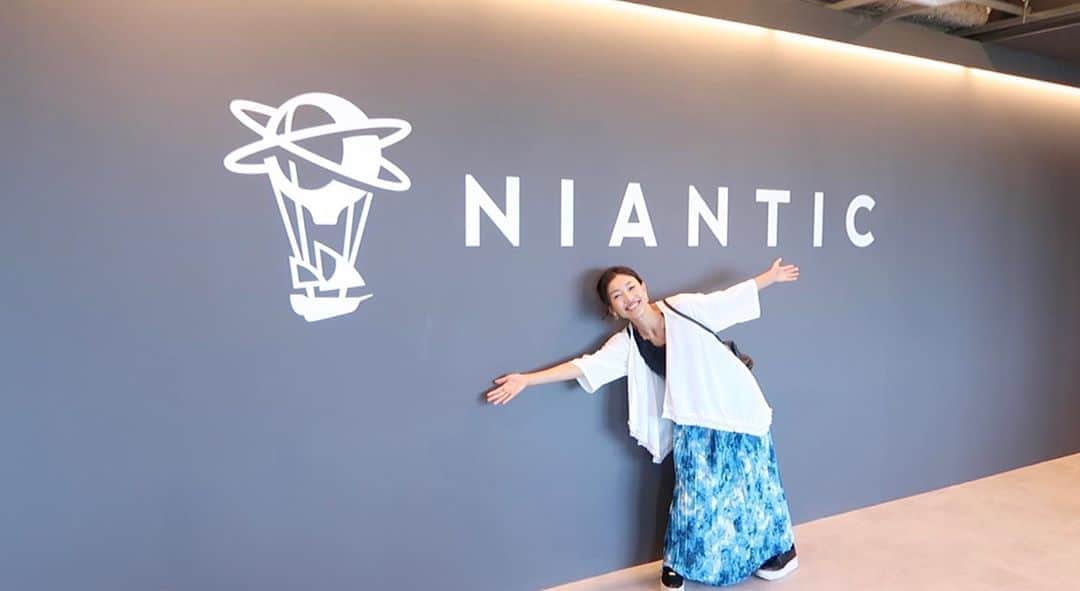 北山由里のインスタグラム：「先日、Nianticの日本オフィスでロケをさせていただきました🎥✨ ・ とても広くてきれいなオフィスで、こんな職場羨ましいが詰まっていました。笑 ・ この写真は動画でいれてなかったオフショットです😃 ・ Nianticのみなさまありがとうございました！ ・ ・ #ポケモンGO #pokemongo #好きなようにGOしよう #Youtuber #ポケ活 #Niantic」