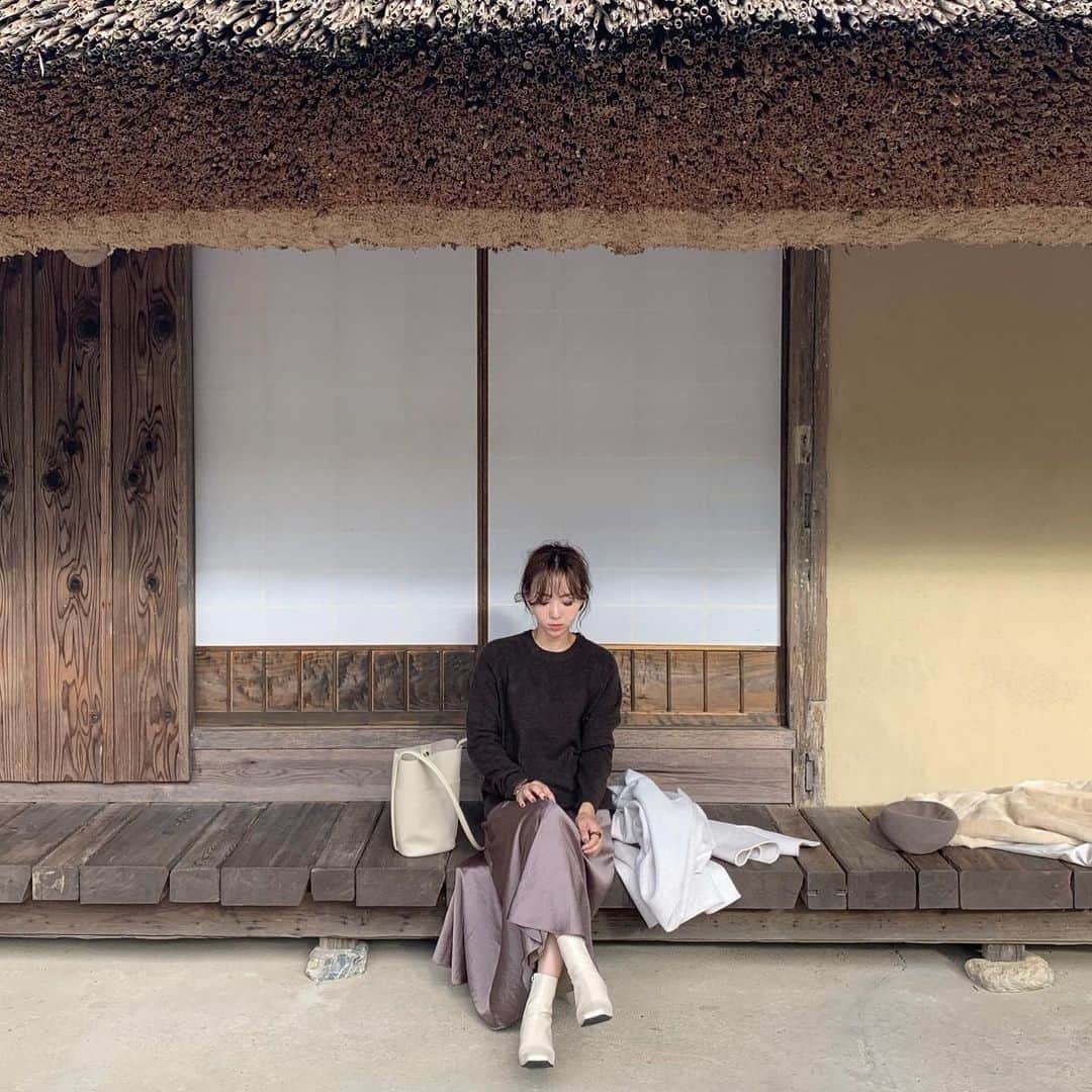 のインスタグラム：「kyoto 最近ほんとにこういう所がすき🍂 髪の毛暗くしてもらって すごく気に入っている𓈕𓈒 #교토 #skは何度も言うけど #ヘビロテ中のヘビロテ #NUEbyas」