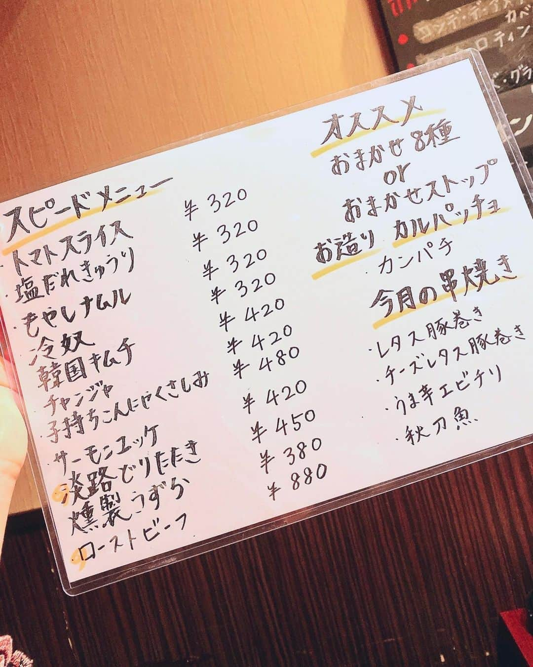 さわいえりさんのインスタグラム写真 - (さわいえりInstagram)「昨日はディナーで、 《鉄板串焼きDining串ばる》に行ってきたよ✨ (@kushibaru_honten)  どれもとっても美味しくて、 初めて見るような創作メニューもたくさんあって、 すごく楽しめました☺️ ・ お店のおすすめで、 私も大好きなメニューの ・アスパラ豚巻き ・しいたけ肉詰め ・大海老　は絶対に食べて欲しい💕  アスパラの豚巻きは、一番初めに食べたけど、 ほんと美味し過ぎて感動するレベルなの！笑 大海老もプリプリジューシー♪  デザートは、メニューに無いスイーツをたべたよ🥰 どうしたら食べれるかは、店員さんに聞いてみてね✨笑  ビールの種類がたくさんあって、 私は《飲み比べセット》を注文したよ♪ ジャスベリーを気に入ってしまいました❤️ ・ 駅近で入りやすくて、 お洒落なお店なのでぜひおすすめです👍 ・ ・ ・ ・ ・ ・ ・ ・ ・ ・ ・ #食#グルメ#串#三ノ宮#元町#串焼き#女子会#デート#たべすたぐらむ#食レポ#食べ物グラム#バル#創作料理#アスパラ#ディナー#ゆうごはん#エミリアウィズ」10月1日 14時04分 - beauty_eri7