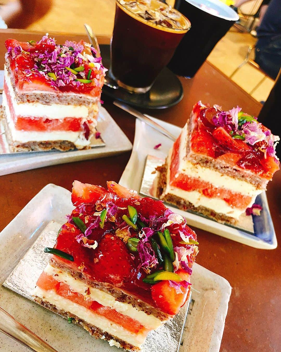 菅又菜摘（ナツ）さんのインスタグラム写真 - (菅又菜摘（ナツ）Instagram)「🍉🍰 スイカケーキまた食べたいな #watermeloncake #blackstarpastry #rosebery #sydney #australia #nsw」10月1日 14時08分 - kogenatsu920