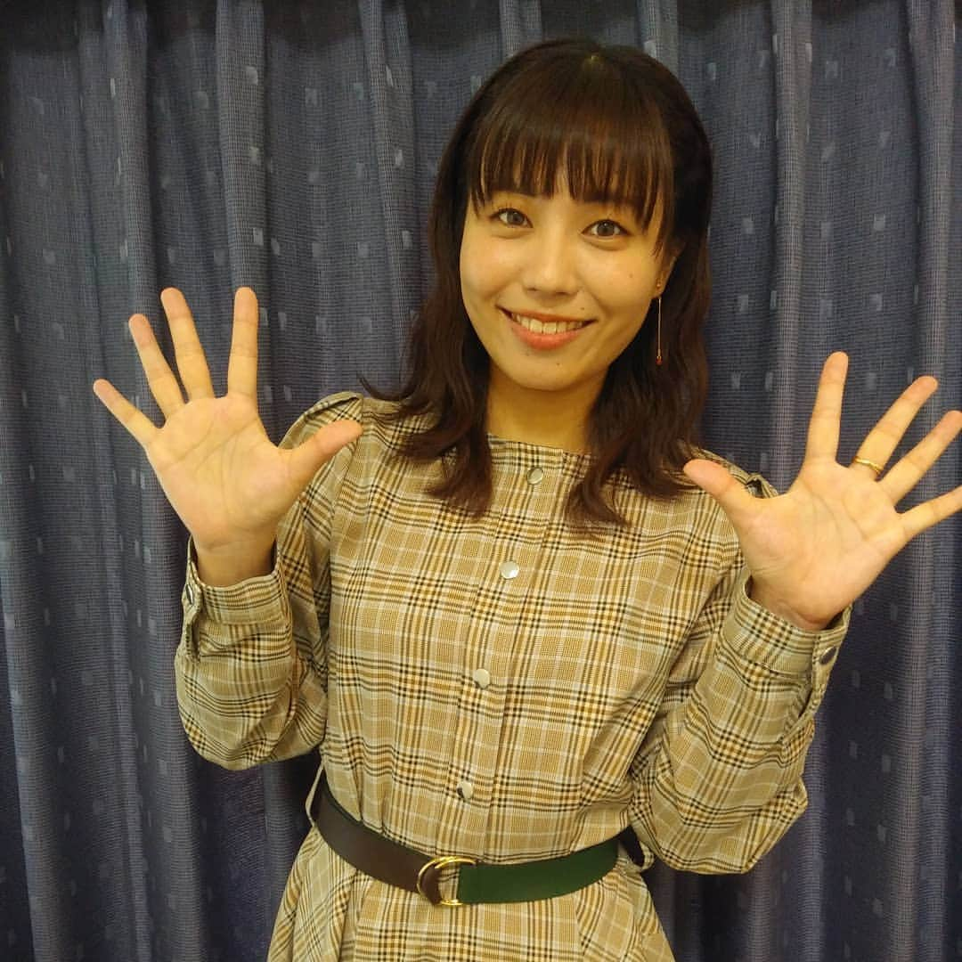 上原りささんのインスタグラム写真 - (上原りさInstagram)「電波ジャック無事終わりましたーっ！  スッキリの皆さん、バゲットの皆さん、ヒルナンデスの皆さんありがとうございました！ 大変お世話になりました。  皆さん本当にお優しくて話しかけてくださったので、緊張しつつも楽しい気持ちで収録終えることが出来ました😭  夜は私も家で観ようと思います。 本当にありがとうございました✨  #日テレ #スッキリ の皆さん#バゲット の皆さん#ヒルナンデス の皆さん#本当にありがとうございました✨ #夜は #さんま御殿 #3時間sp です😊」10月1日 14時33分 - uehara_risa_official