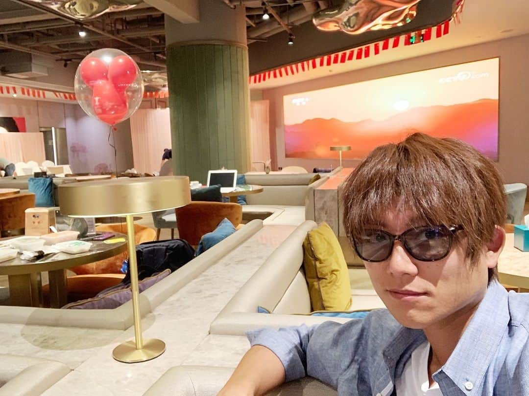 杉浦太陽さんのインスタグラム写真 - (杉浦太陽Instagram)「やって来ました！上海(^^) 10年振りだぁ〜〜！ こちらでのイベントは初めてなのでドキドキ^ ^  上海のウルトラファンの皆様、 会えるのを楽しみっ！ @ #上海 #久しぶり #だいぶ変化している #初の海外イベント #ウルトラマンイベント #上海のウルトラファンの皆様 #会えるのが楽しみ」10月1日 14時46分 - sugiurataiyou_official